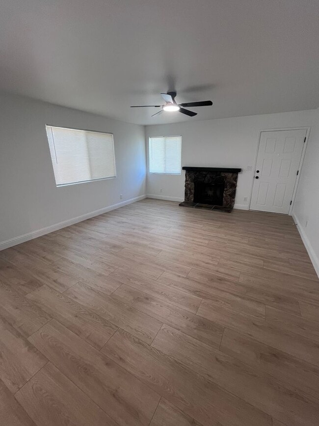 Photo - BEAUTIFULLY REMODELED 3 BEDROOM DUPLEX!!