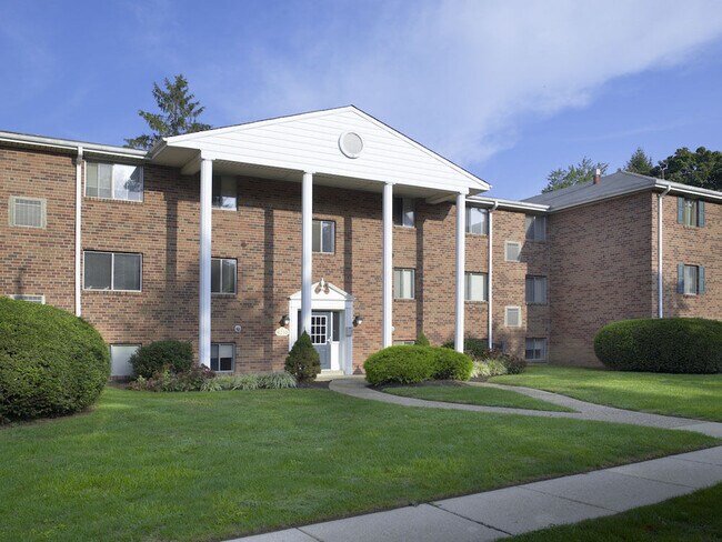 Pine Manor II Apartments
