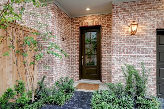 Photo - 505 Reinicke St