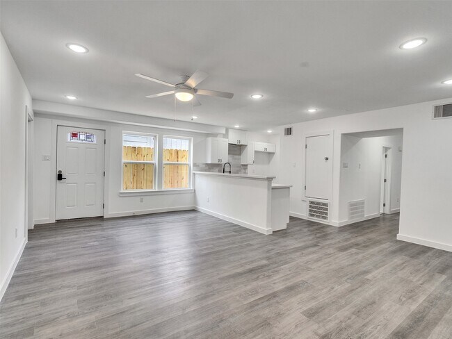 Photo - 6742 Madrid St