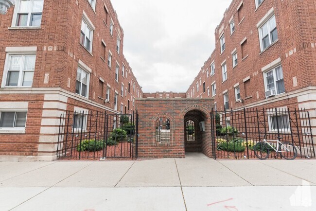 Building Photo - 947 W Cornelia Ave Rental