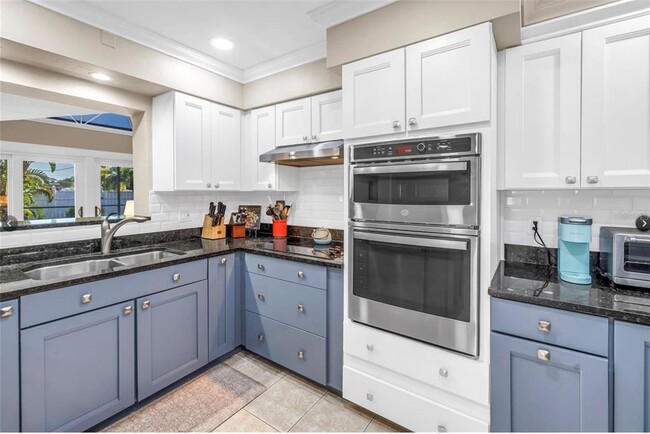 Photo - 742 45th Ave NE