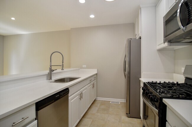 Photo - 2365 N Wayne Ave