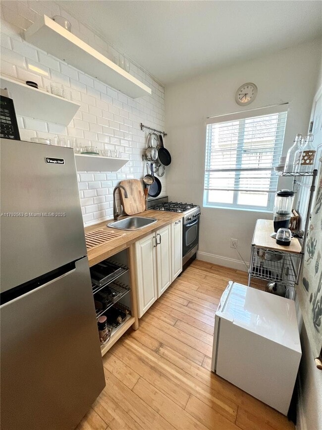 Photo - 8415 Harding Ave