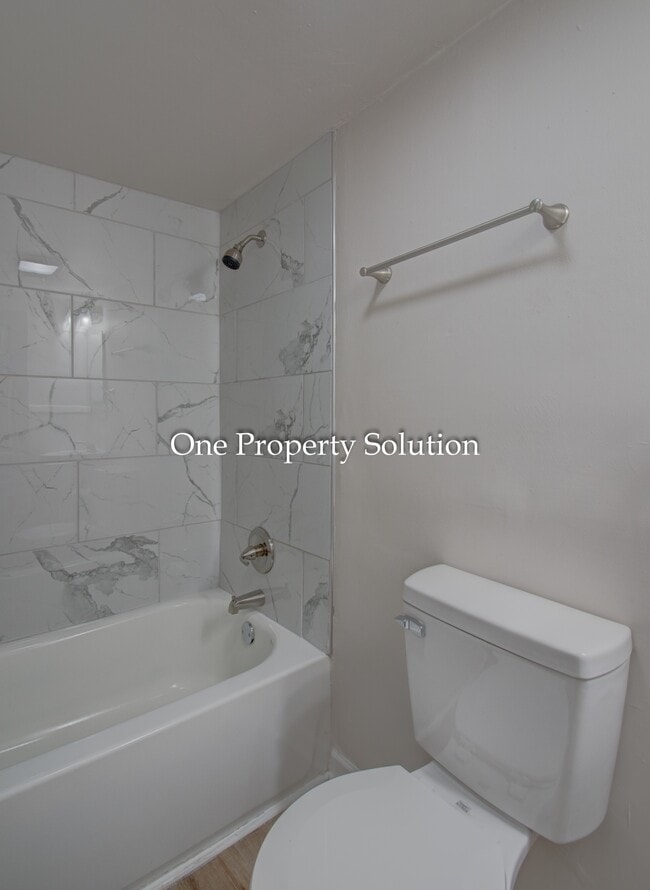 Photo - 2561 Harrison St