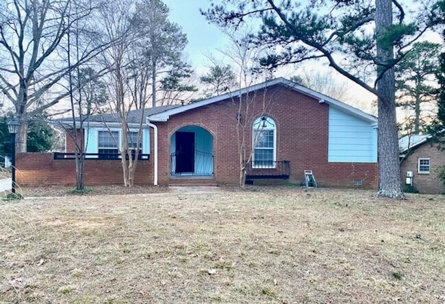 Building Photo - Nice quiet neighborhood -3 bed,2 bath bric... Rental