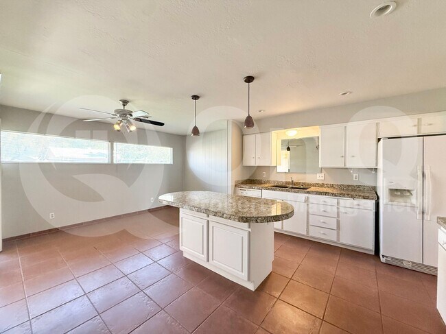 Photo - 4950 E Lake Point Cir