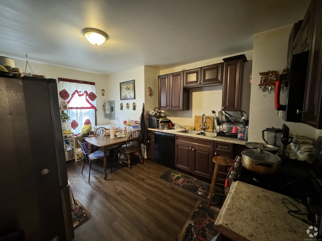 Building Photo - 841 East St Unit 1 Rental