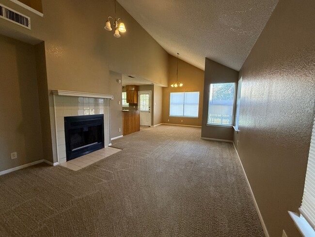 Photo - 1310 Opal Rd Unidad B