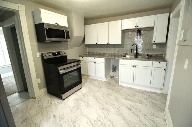 Photo - 101 Superior St