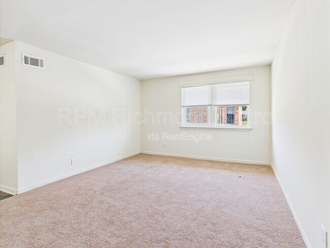 Building Photo - 2004 Warren Ave Unit D Rental