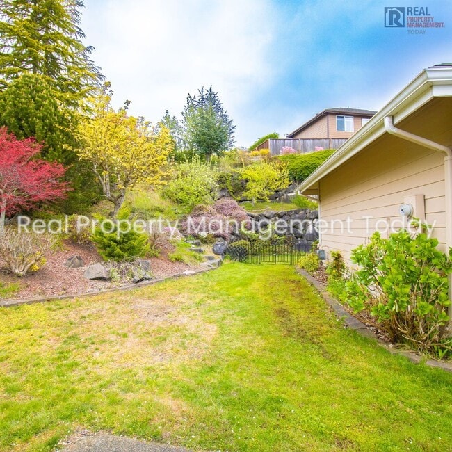 Photo - Large 4 bedroom home in Brown's Point!