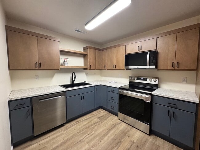 Photo - 715 N 35th St