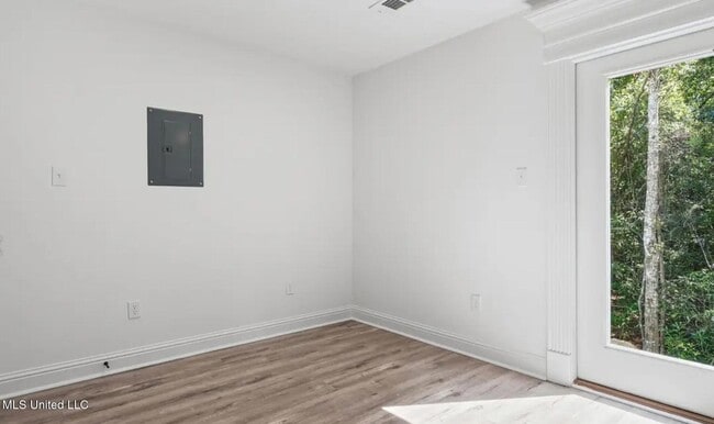 Photo - 917 Motsie Rd