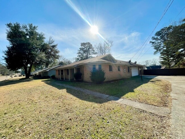 Photo - Spacious 4 bed 2 bath home for rent in Pearl!