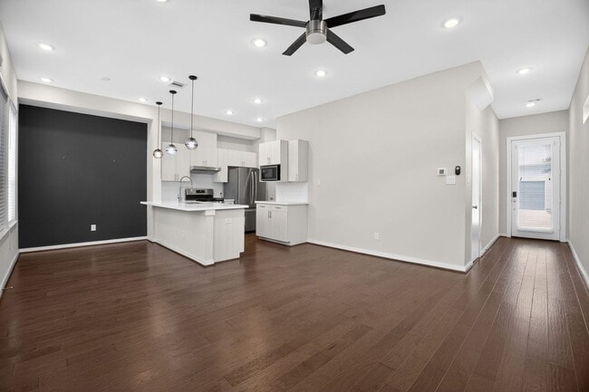 Photo - 619 Thornton Oaks Ln