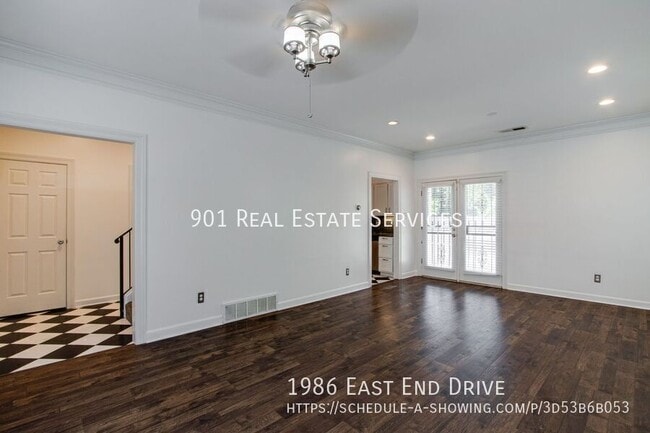 Photo - 1986 Eastend Dr