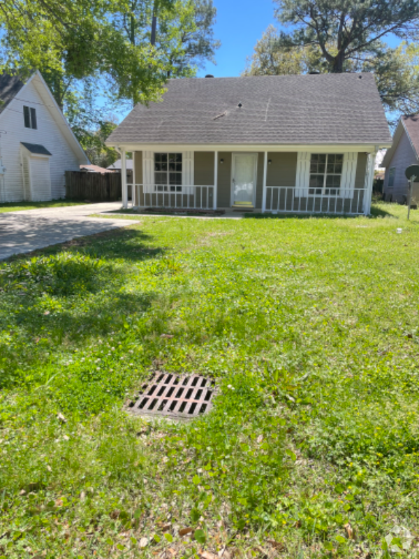 Building Photo - 2115 Pelican St Rental