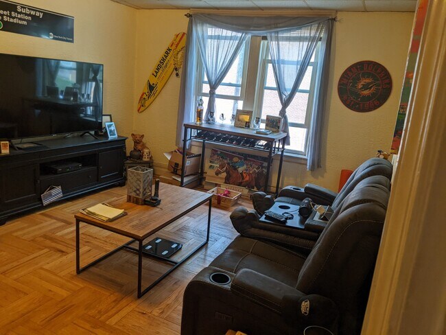 Living Room - 2 Grant St Apartments Unit 1