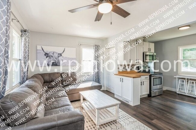 Photo - 2935 Indianapolis Ave