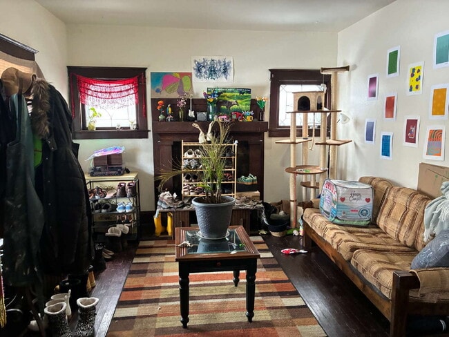 Photo - 4 Bedroom, 2 Bathroom Home With Views of Downtown & Fenced In Yard