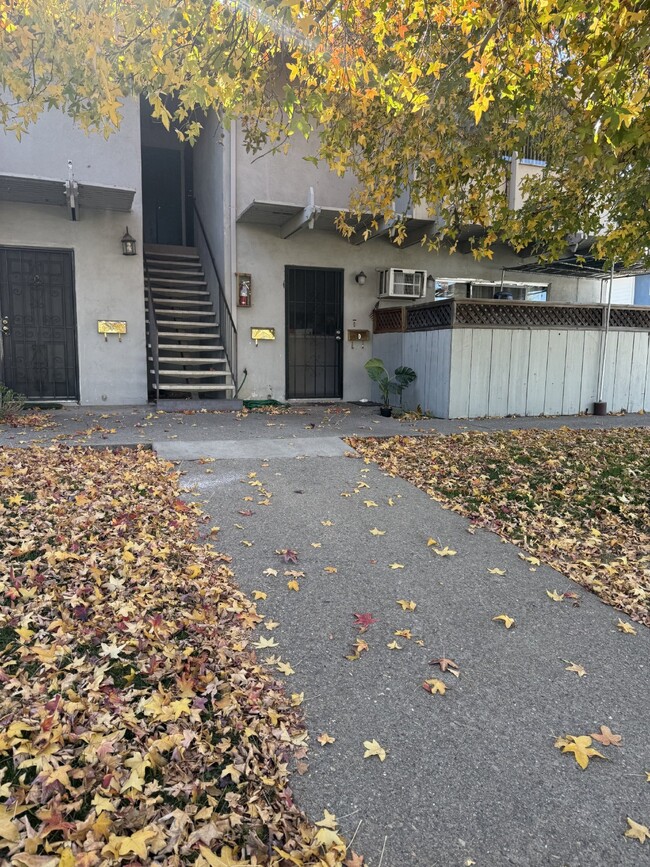 Refreshed Upstairs 2 Bed, 1 Bath Tracy Apa... - Refreshed Upstairs 2 Bed, 1 Bath Tracy Apa... Unit Apt E