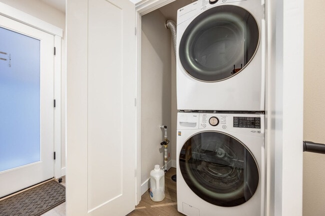 Photo - 1600 S Washington St Unidad SI ID1035897P