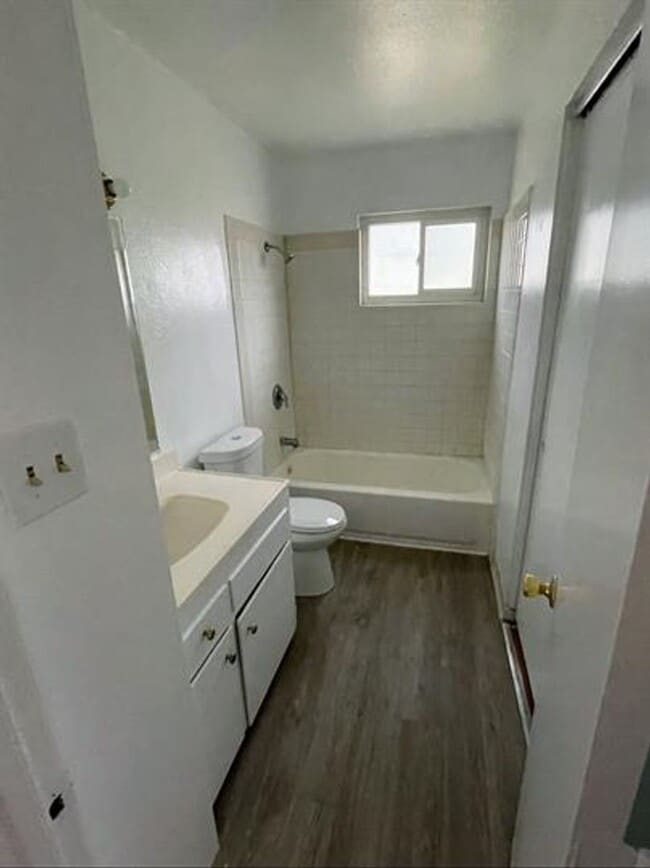 Photo - 2482 Chanslor St Unidad 3