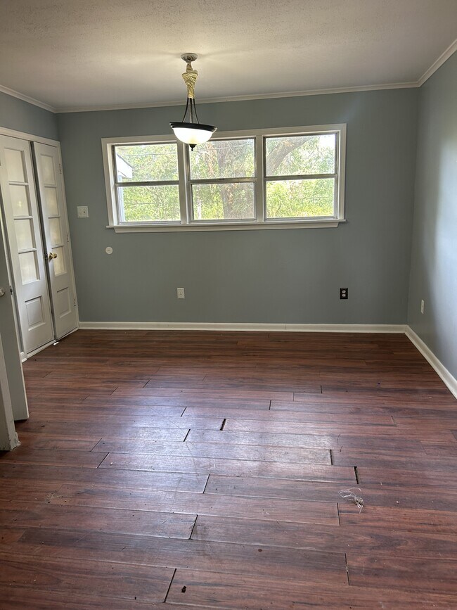 Photo - 1203 Caroline Dr