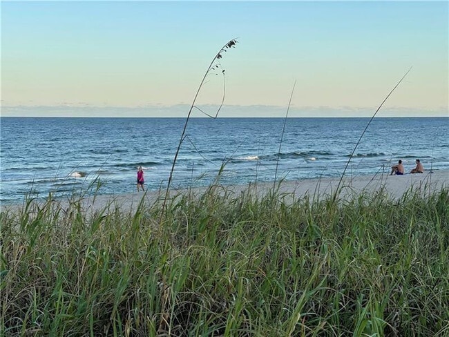 Building Photo - 4564 El Mar Dr Unit 6