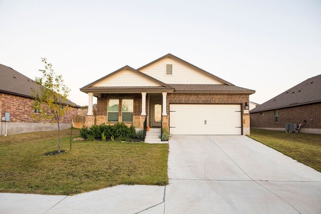 Building Photo - 3/2 Gorgeous Brick Home
