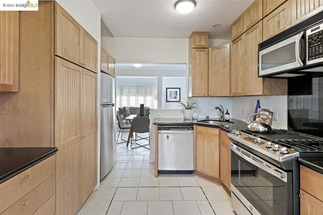 Beautiful Light-Filled 2BR/1BA Condo – Ste... - Beautiful Light-Filled 2BR/1BA Condo – Ste...