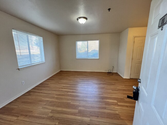 1/2 FIRST MONTHS RENT---2 Bed 2bath zero d... - 1/2 FIRST MONTHS RENT---2 Bed 2bath zero d... Unit 11 Apt 11