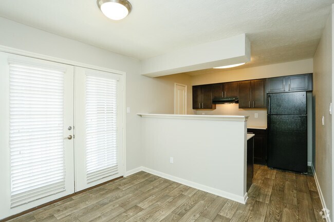 1157SF - 2BR - Dining Area