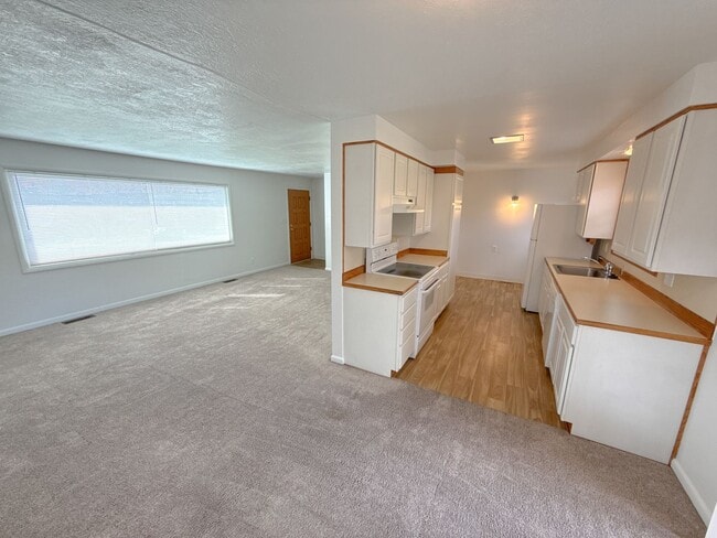 Photo - 3 Bedroom, 1.5 Bath House in Pacific Terrace neighborhood