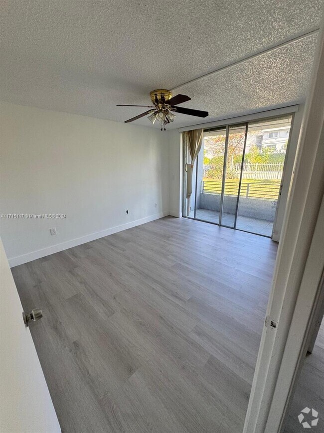 Building Photo - 8201 NW 8th St Rental