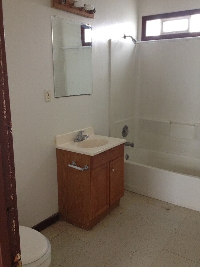 Photo - 3167-69 N. Holton St. Unidad 3167