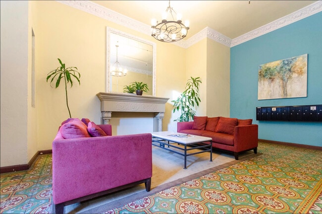 lobby - 848 S Oxford Ave