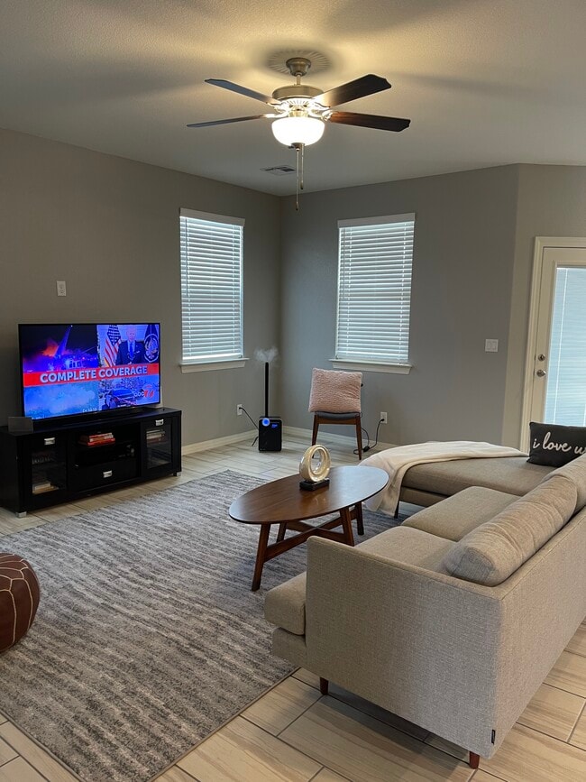 Photo - 4704 Marisabel Azcarate St