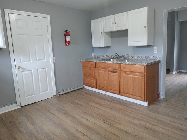 Building Photo - 718-720 E Grape St. Unit 3