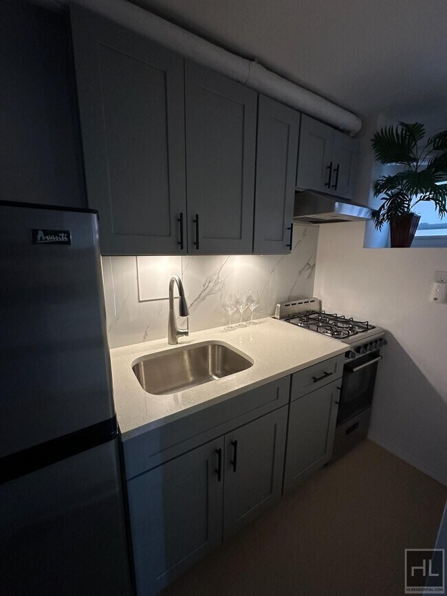 Photo - COLDEN AVENUE, BRONX