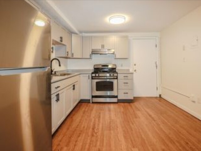 Renovated kitchen new appliances counter tops and cabinets - 16 Tiffany Rd Condo Unit 4