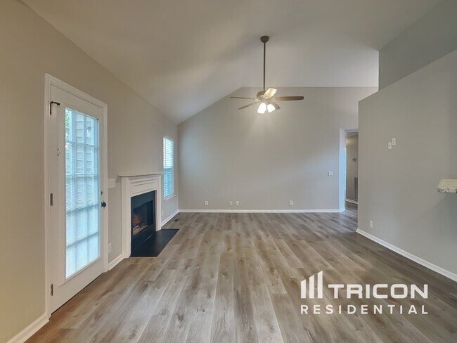 Photo - 832 Aimes Ct