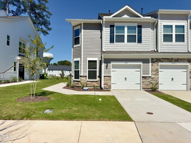 Building Photo - 1823 Hinesley Dr Rental