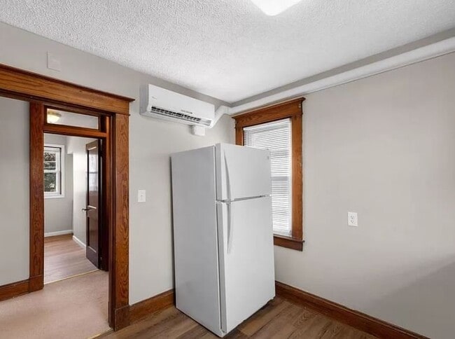 Photo - 1236 Maple Ave Unit B