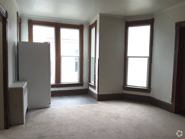 Building Photo - 410 E Madison St Unit A Rental