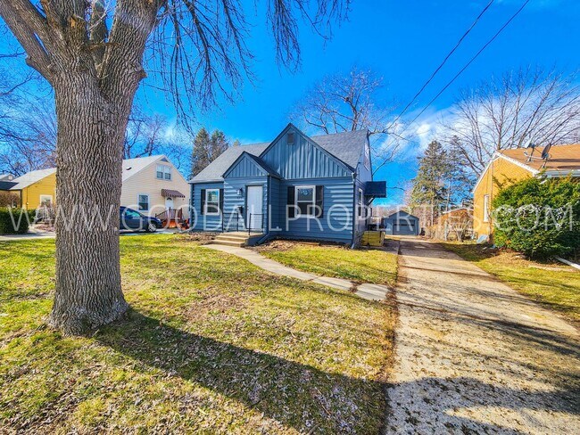 3 Bedroom 2 Bath Home in Des Moines - 3 Bedroom 2 Bath Home in Des Moines