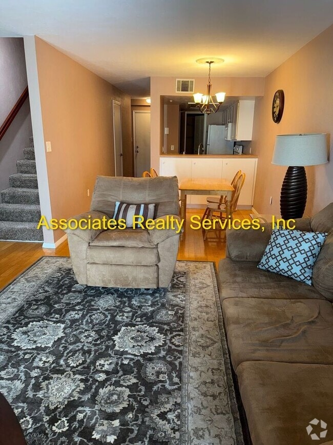 Building Photo - 2-Bedroom Condo with Dual Balconies and PO...