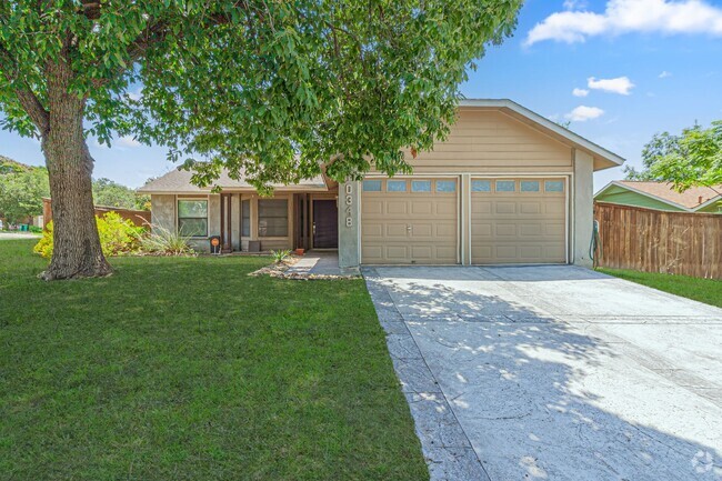 Building Photo - Modern Design 3 Bedroom 2 Bath, 2 car Gara... Rental