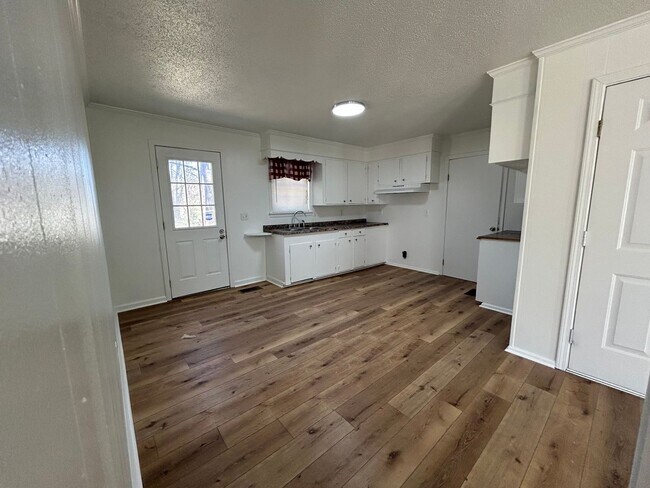 Photo - 1085 Berrywood Ave